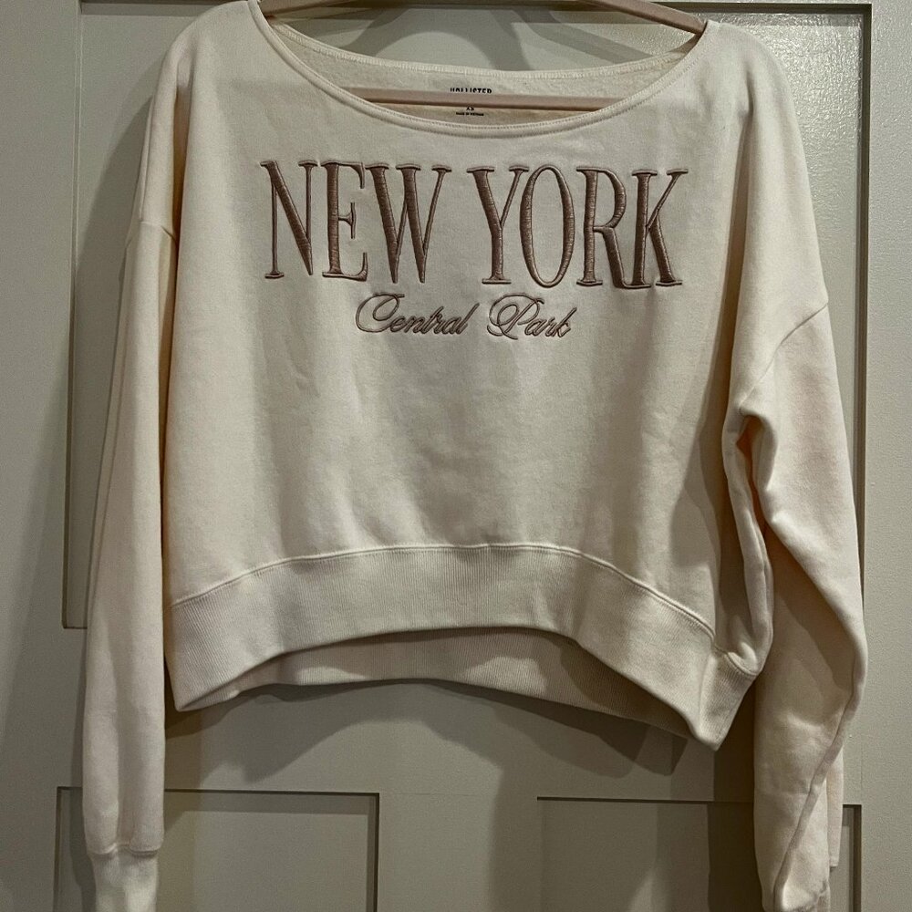 Hollister Easy off the shoulder NY Central Park Graphic Sweatshirt